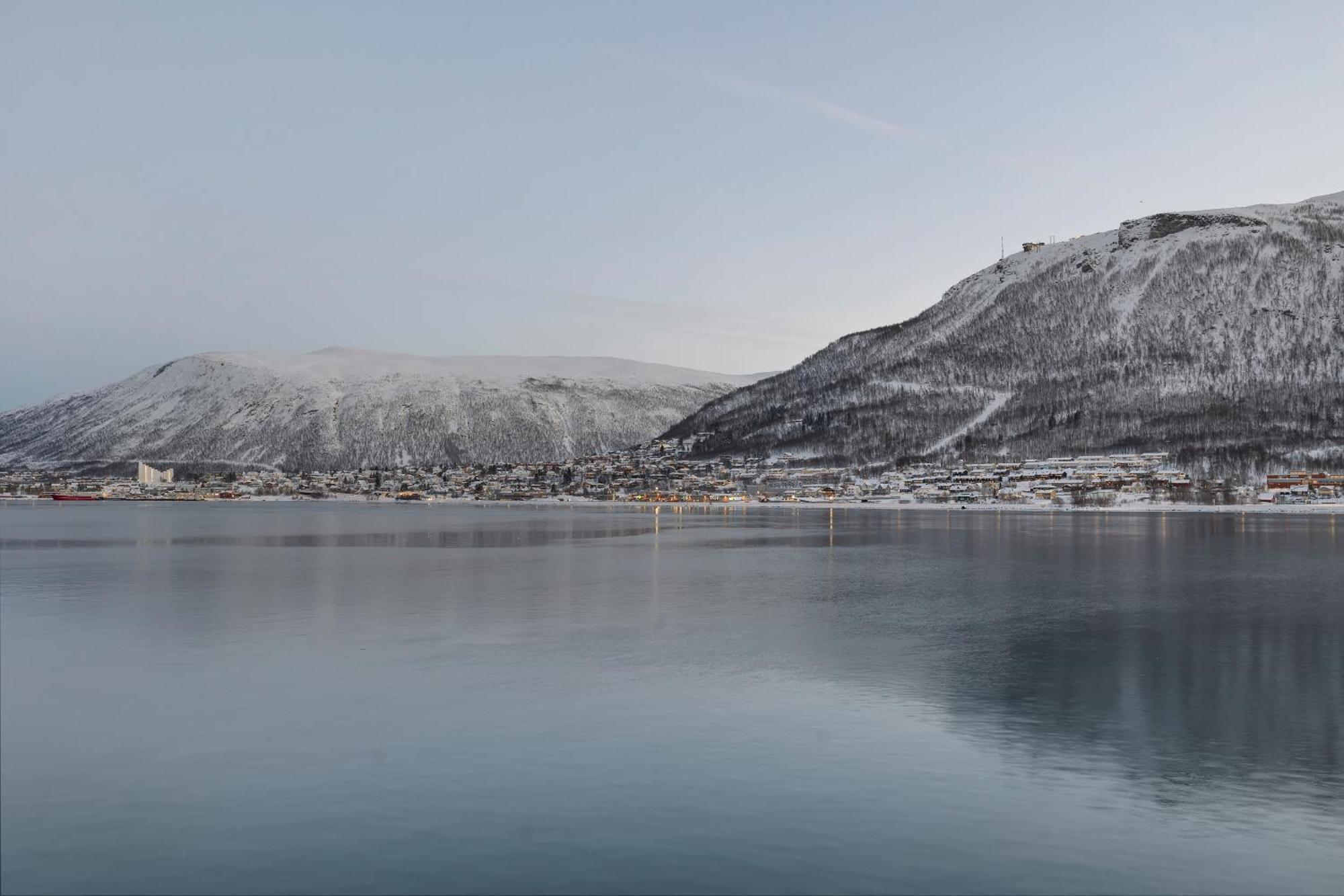 Moderne Pa Ytre Strandkanten Apartment Tromsø