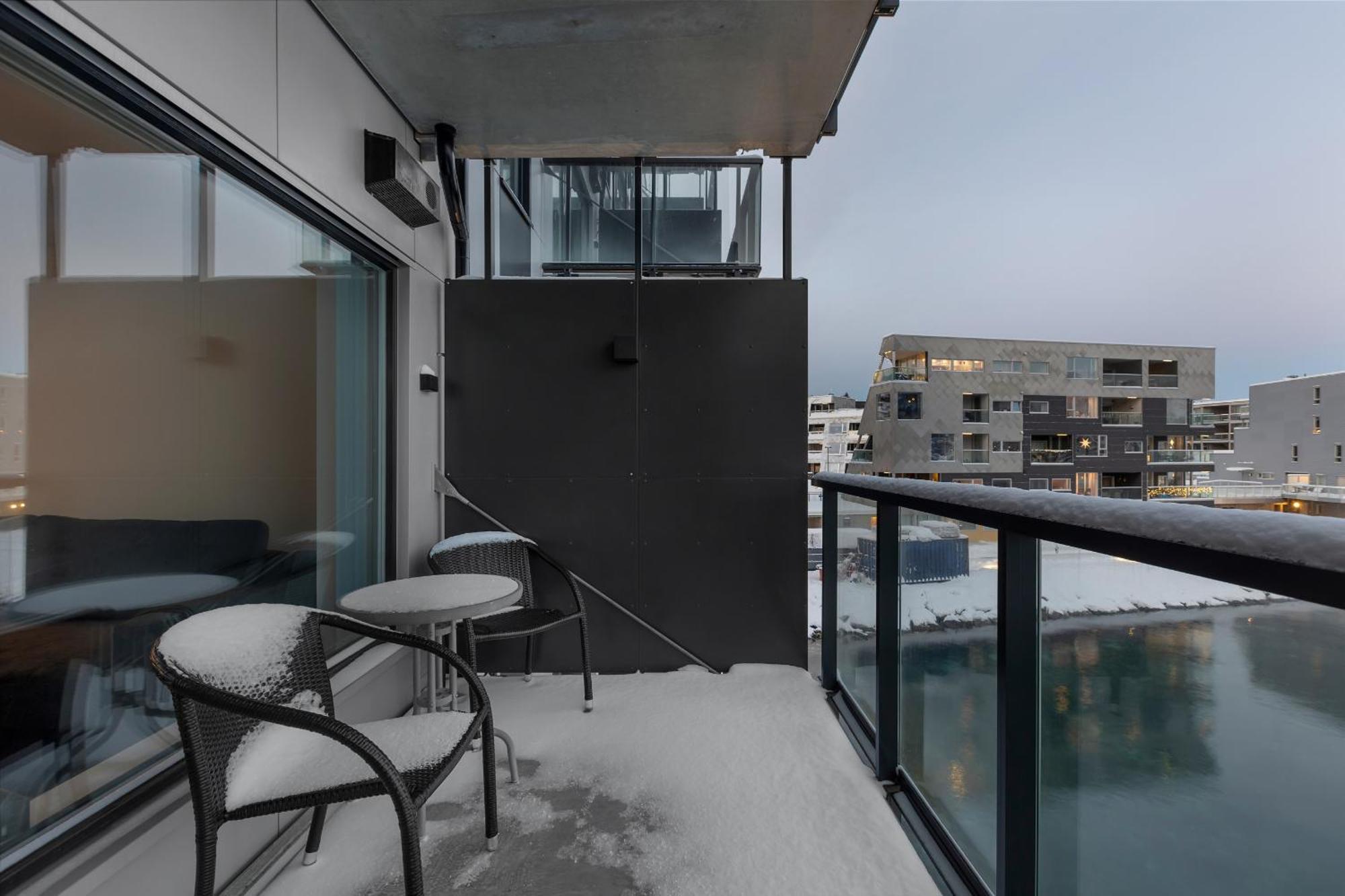 Moderne Pa Ytre Strandkanten Tromsø