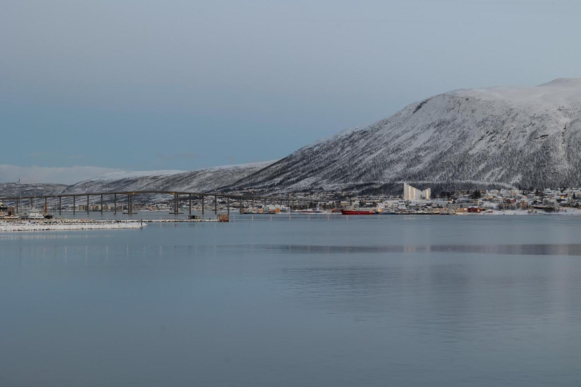 Moderne Pa Ytre Strandkanten Apartment Tromsø
